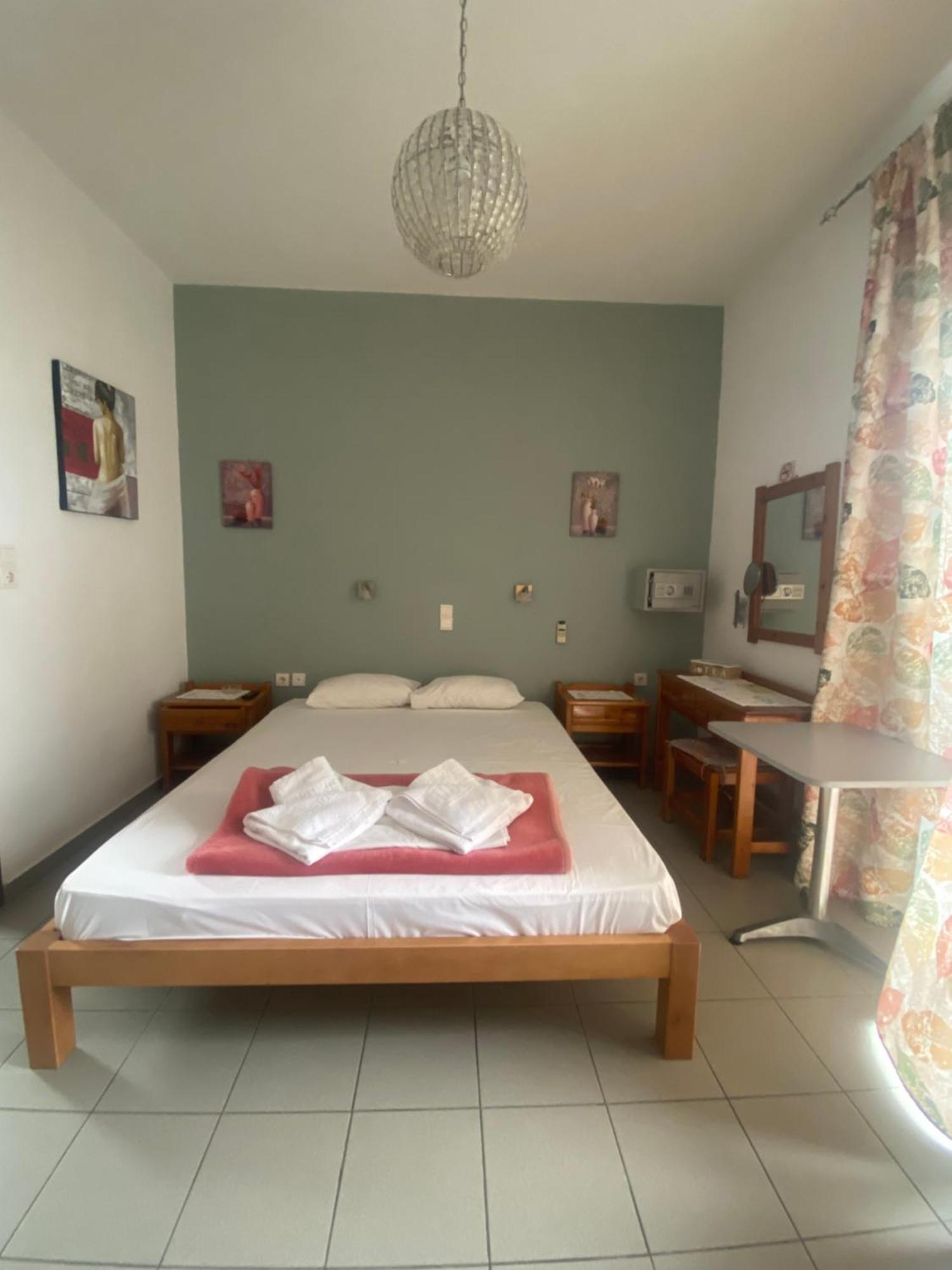 Adamas Rooms Paleochora Buitenkant foto
